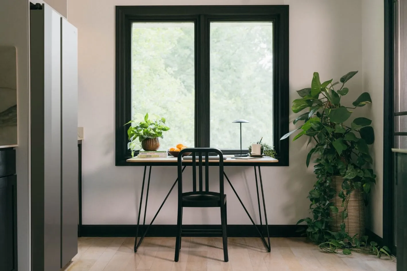 Market Wire Frame Desk