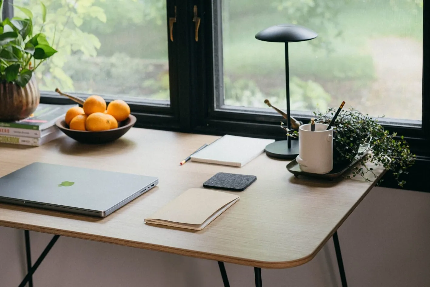 Market Wire Frame Desk